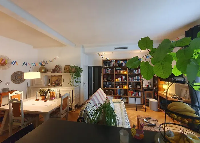 Chambre chez l\'habitant, avec balcon privé, centre-ville, 15 mn mer